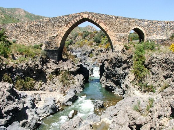 Die Sarazenenbrücke — Ponte dei Saraceni