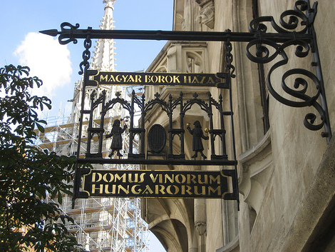 Magyar Borok Háza: Ungarisches Weinhaus — Budapest