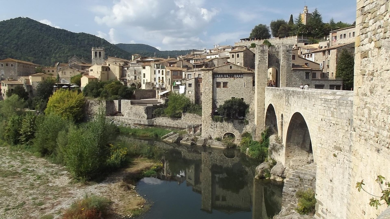 Westworld | Besalú: Mittelalterliches Juwel Spaniens - Besalú | Secret World Trip Planner