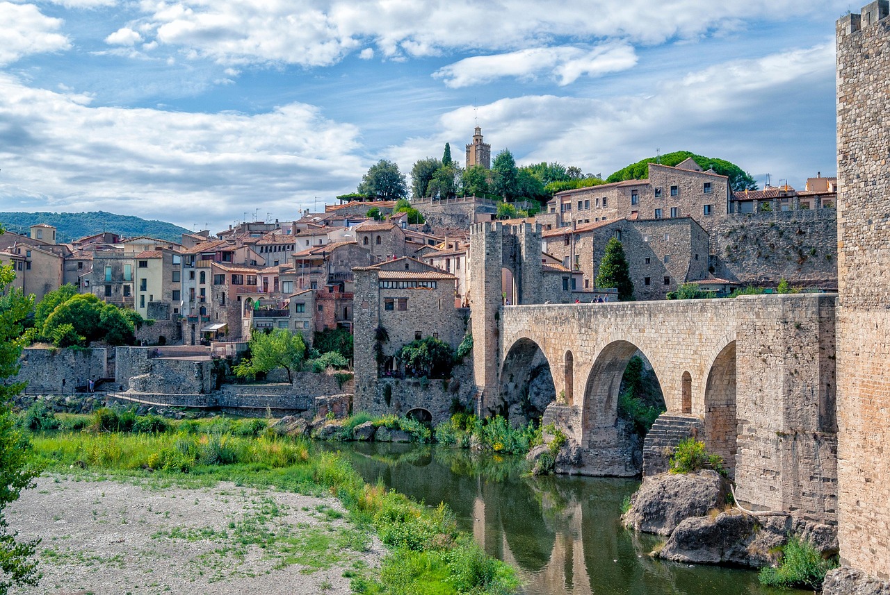 Westworld | Besalú: Mittelalterliches Juwel Spaniens - Besalú | Secret World Trip Planner