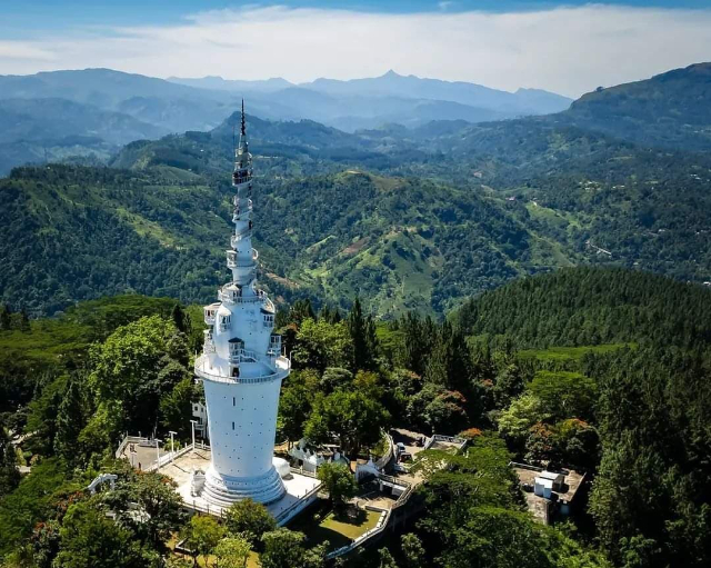 Ambuluwawa-Tempel - ein beeindruckender Aussichtspunkt — Ambuluwaawa ICC Road