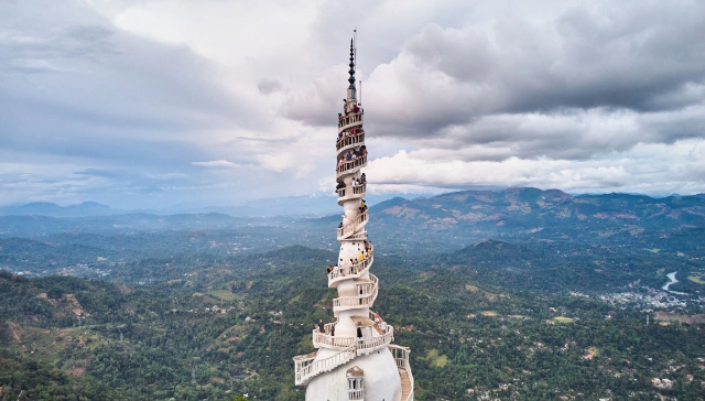 Ambuluwawa-Tempel - ein beeindruckender Aussichtspunkt - Ambuluwaawa ICC Road | Secret World Trip Planner