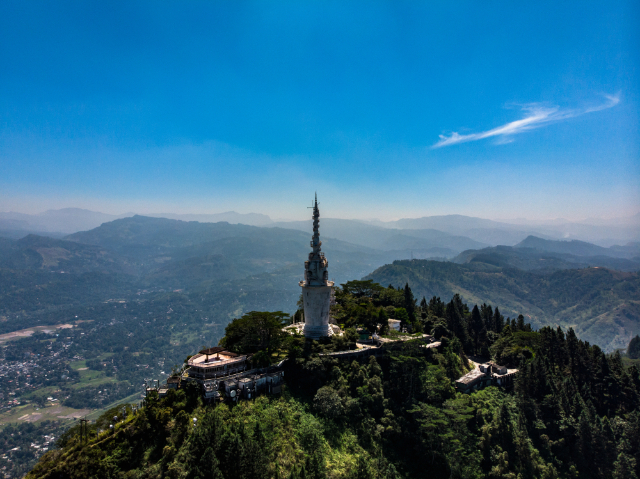 Ambuluwawa-Tempel - ein beeindruckender Aussichtspunkt - Ambuluwaawa ICC Road | Secret World Trip Planner