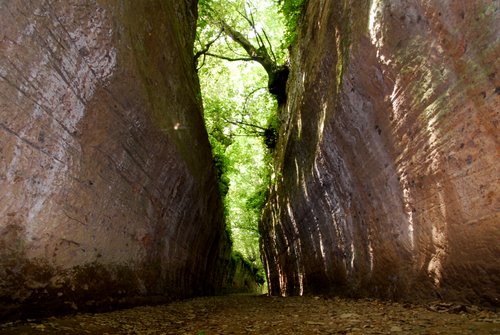 Etruskische Nekropole von Sovana - Sovana | Secret World Trip Planner
