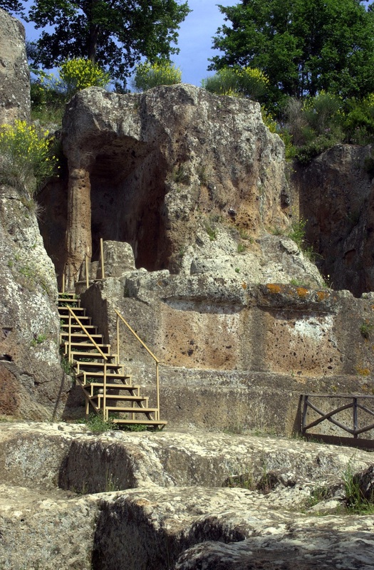 Etruskische Nekropole von Sovana - Sovana | Secret World Trip Planner