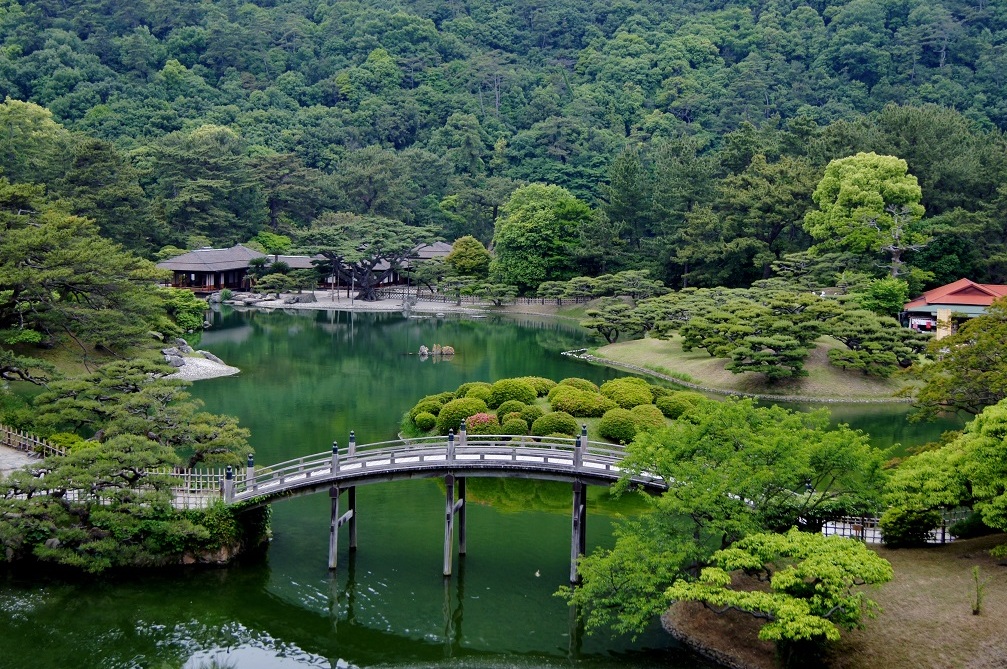 Ritsurin Koen ist ein Landschaftsgarten in der Stadt Takamatsu — Takamatsu-shi