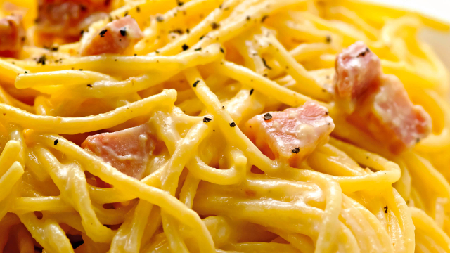 L'origine della carbonara: Una storia di due città — Napoli