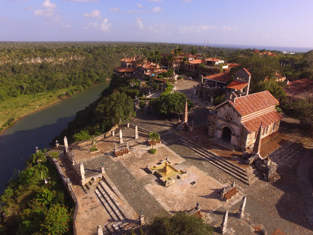 Das Dorf Altos de Chavón — La Romana
