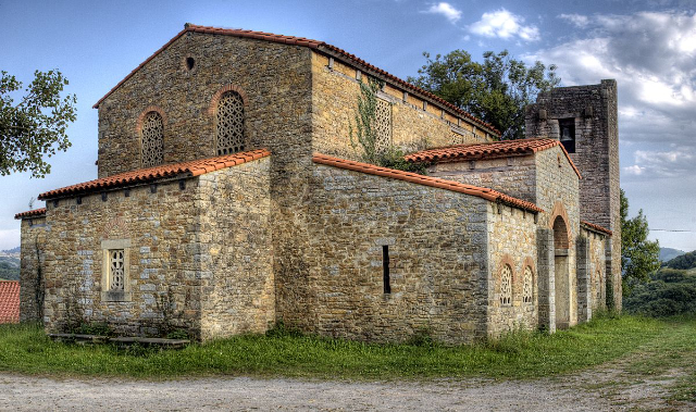 Chiesa di Santa María de Bendones - Santa María de Bendones | Secret World Trip Planner