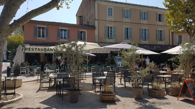 Place des Lices - Saint-Tropez | Secret World Trip Planner