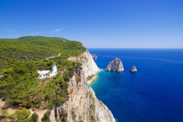 Luce guida sulle scogliere: Il Faro di Keri a Zákynthos — Κέρι