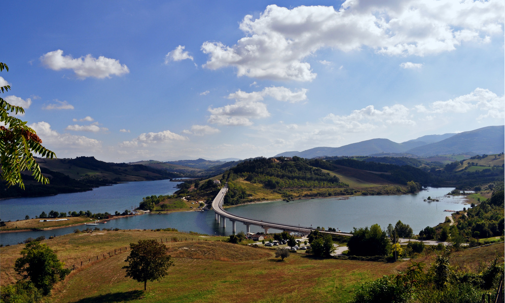 Озеро Чинголі - Lago di Cingoli | Secret World Trip Planner