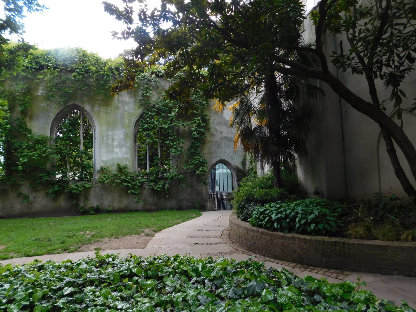 St. Dunstan im Osten - St Dunstan's Hill | Secret World Trip Planner