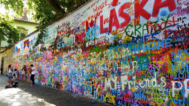 Lennon-Wand - Malá Strana | Secret World Trip Planner