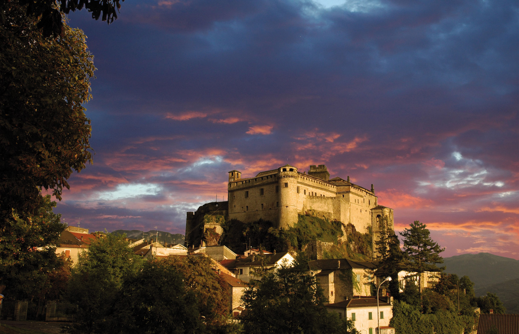Castello di Bardi - gelombang Ceno - Bardi | Secret World Trip Planner