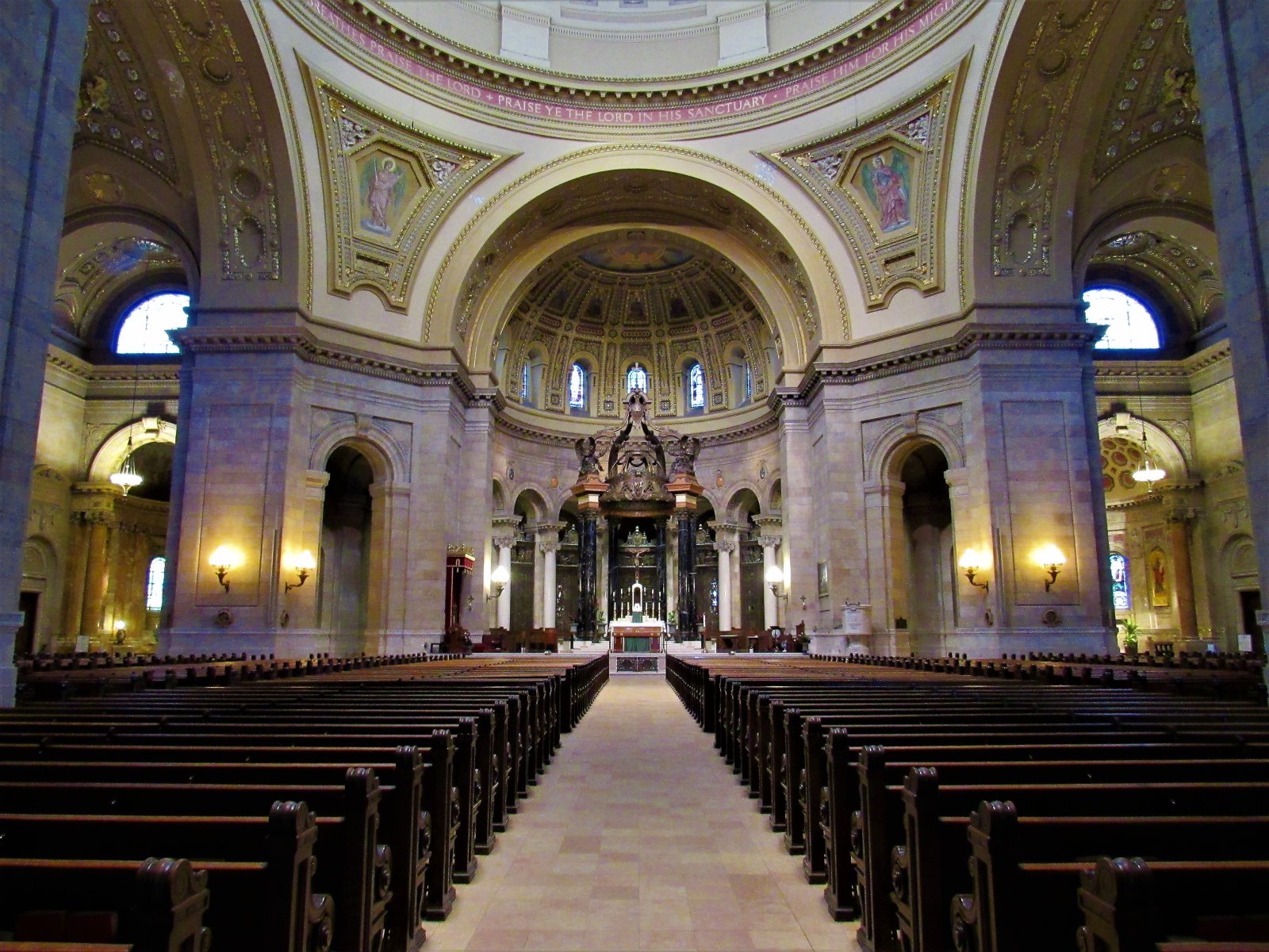Overlooking the Mississippi River, the impressive Cathedral of St Paul - Saint Paul | Secret World Trip Planner
