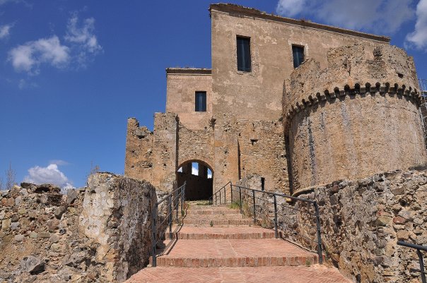 Rocca Imperiale, Frydricho II dvare - Rocca Imperiale | Secret World Trip Planner