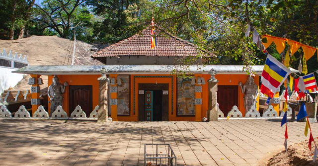 Dowa Felsentempel - Badulla | Secret World Trip Planner