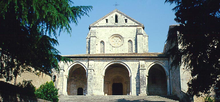 Cistercitska opatija Casamari - Castelmassimo | Secret World Trip Planner