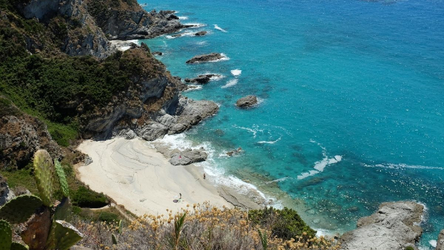 PRAI HONDARTZA I FOCU - Capo Vaticano | Secret World Trip Planner