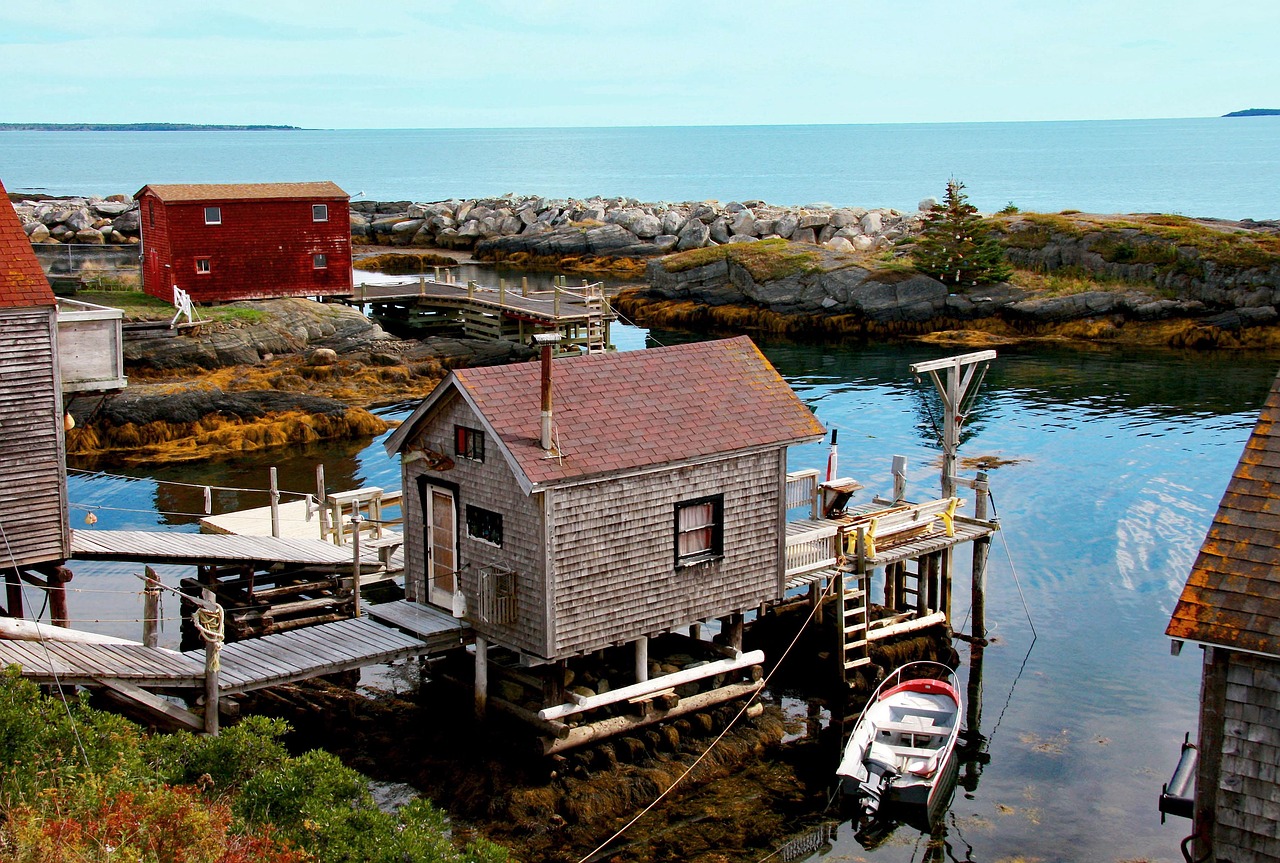 Canada | Lunenburg. A Colourful Fishing Town - Lunenburg | Secret World Trip Planner