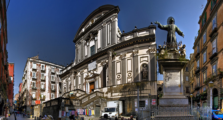 Dataran San Cajetan - Napoli | Secret World Trip Planner