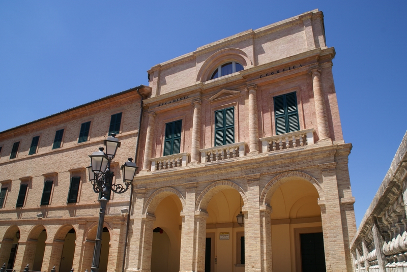Georgic अकादमी - Treia | Secret World Trip Planner