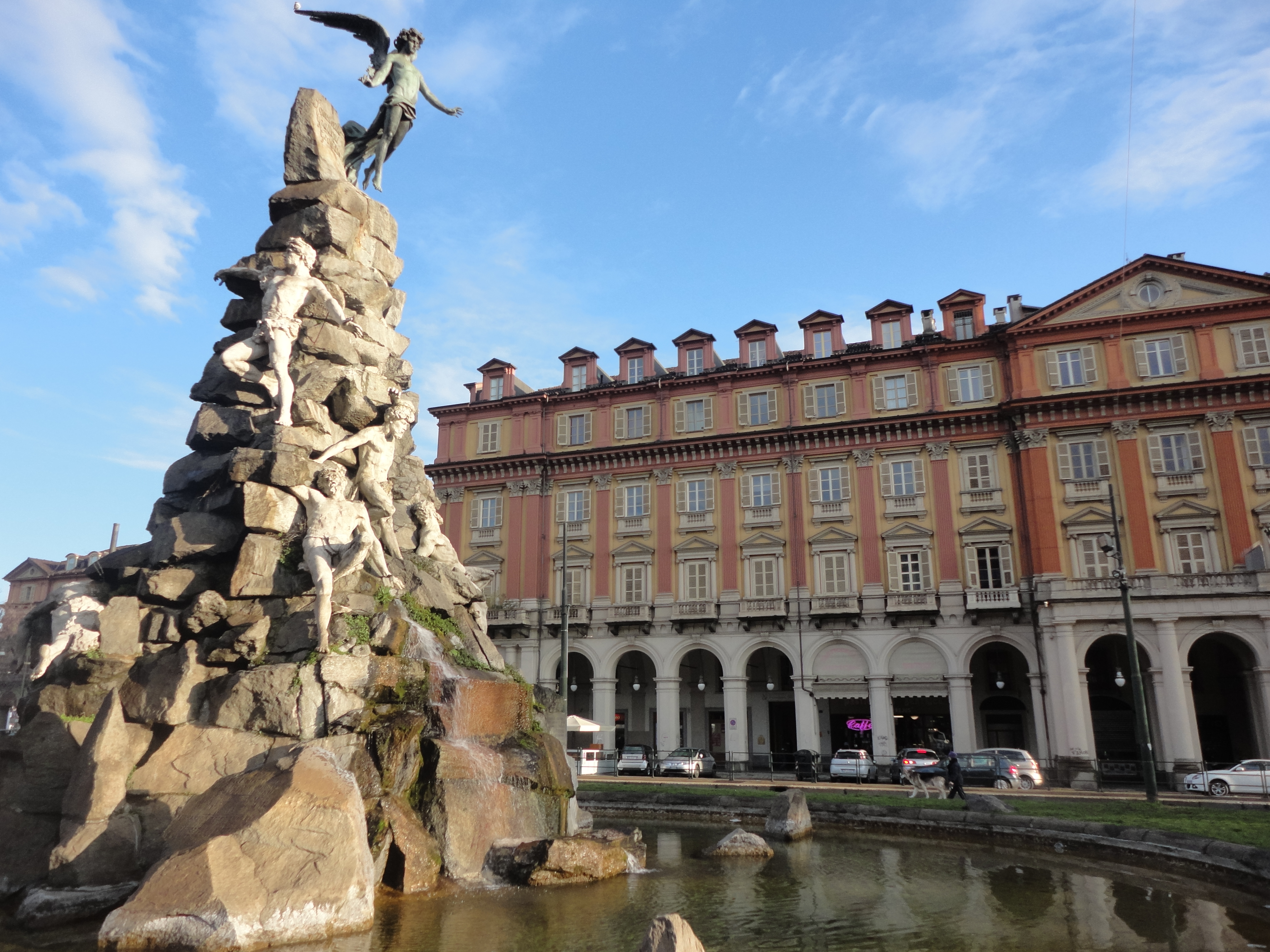 Fontána fretwork Fre - Torino | Secret World Trip Planner