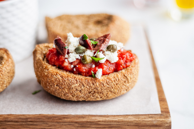 Insalata Dakos - Herakleio | Secret World Trip Planner