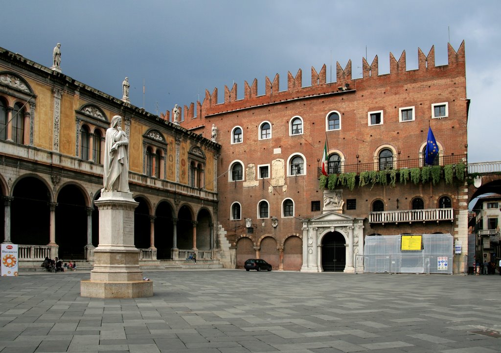 Lords' Square - Verona | Secret World Trip Planner