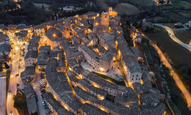 Χωριό Σαρνάνο - Sarnano | Secret World Trip Planner