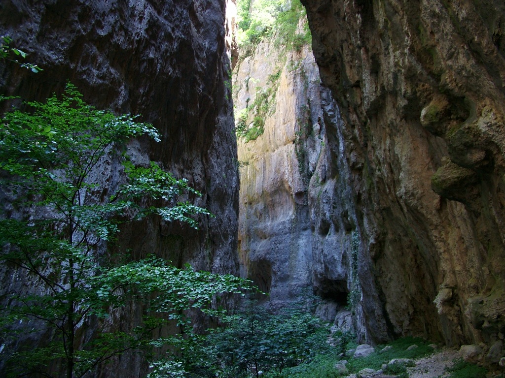 Celano Gorge Aielli - Ovindoli | Secret World Trip Planner