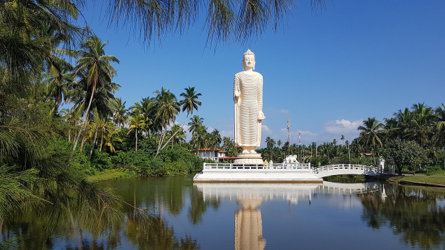 Die Buddha-Statue von Hikkaduwa — Peraliya