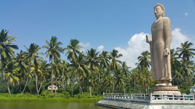 Die Buddha-Statue von Hikkaduwa - Peraliya | Secret World Trip Planner