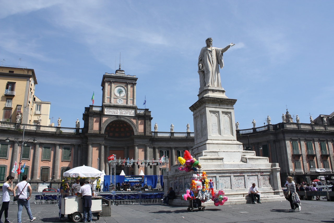 Danteov trg - Napoli | Secret World Trip Planner