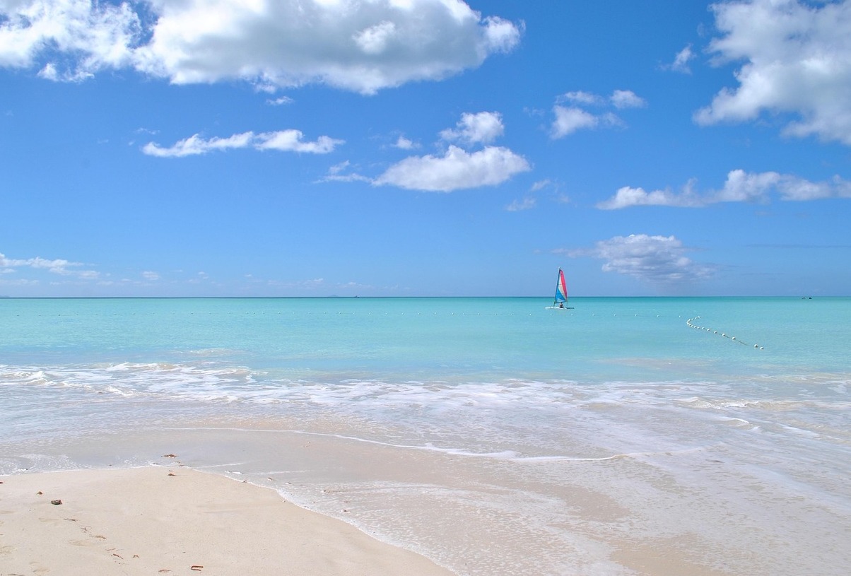 Darkwood Beach, weißer Sand in Antigua - Darkwood Beach | Secret World Trip Planner
