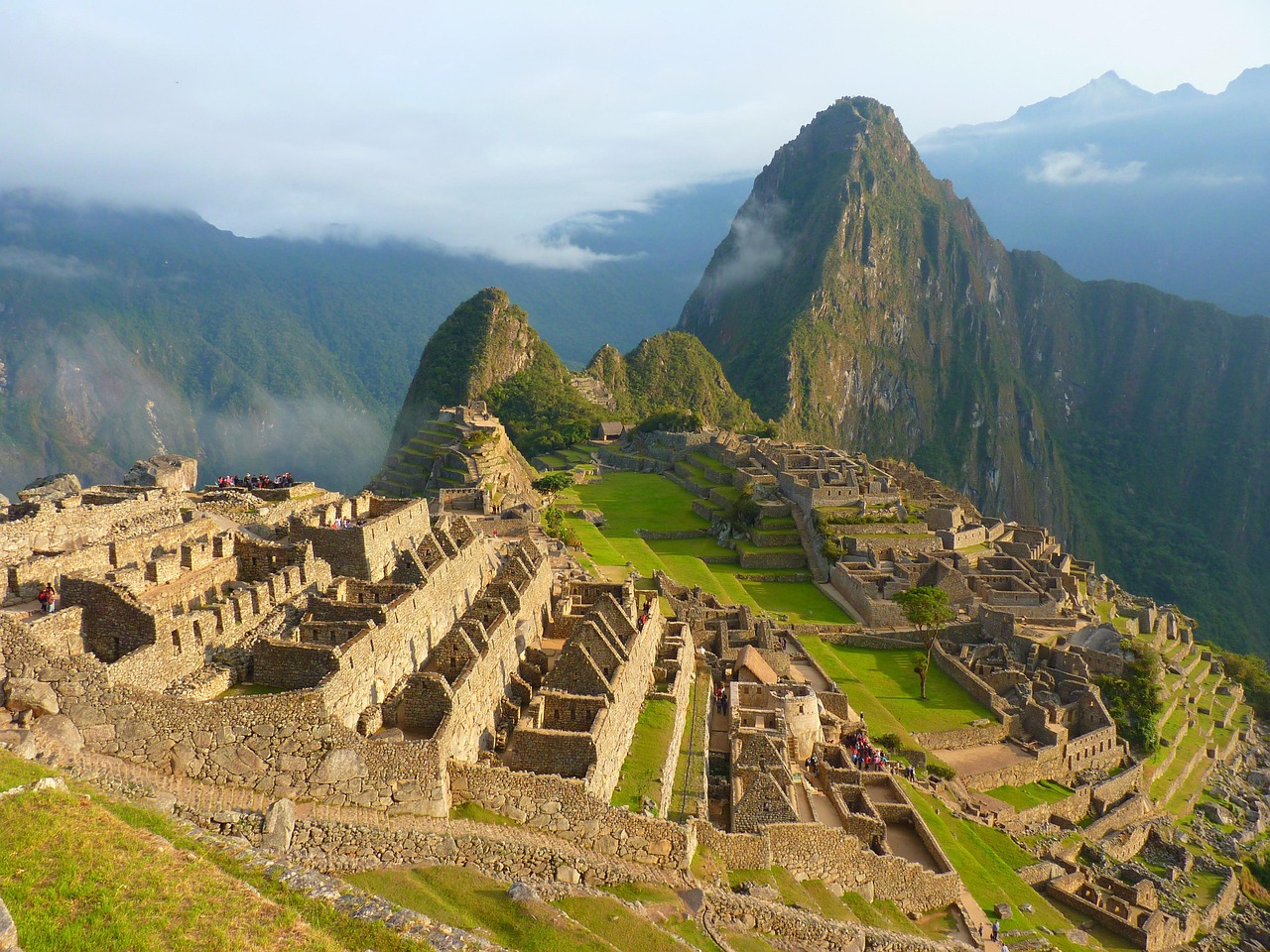 Machu Picchu und die verborgenen zwei kleinen Wasserfälle. - Aguas Calientes | Secret World Trip Planner