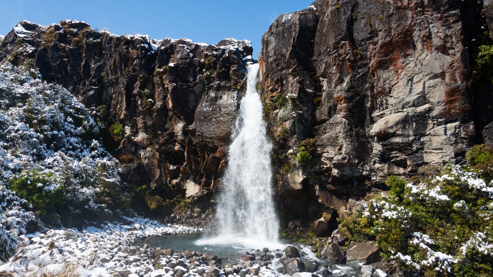 Neuseeland | Taranaki Falls - Tongariro National Park | Secret World Trip Planner