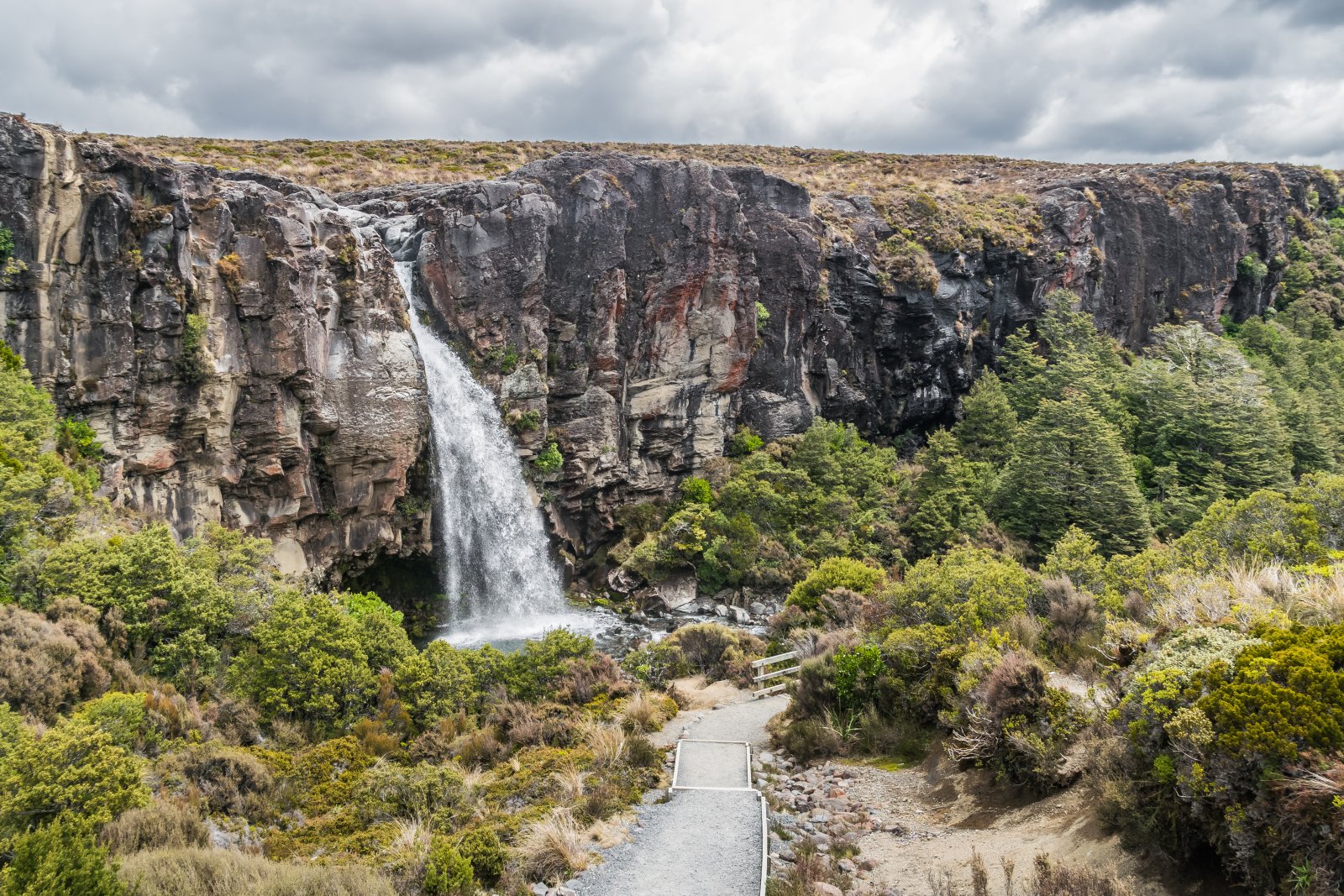 Neuseeland | Taranaki Falls - Tongariro National Park | Secret World Trip Planner