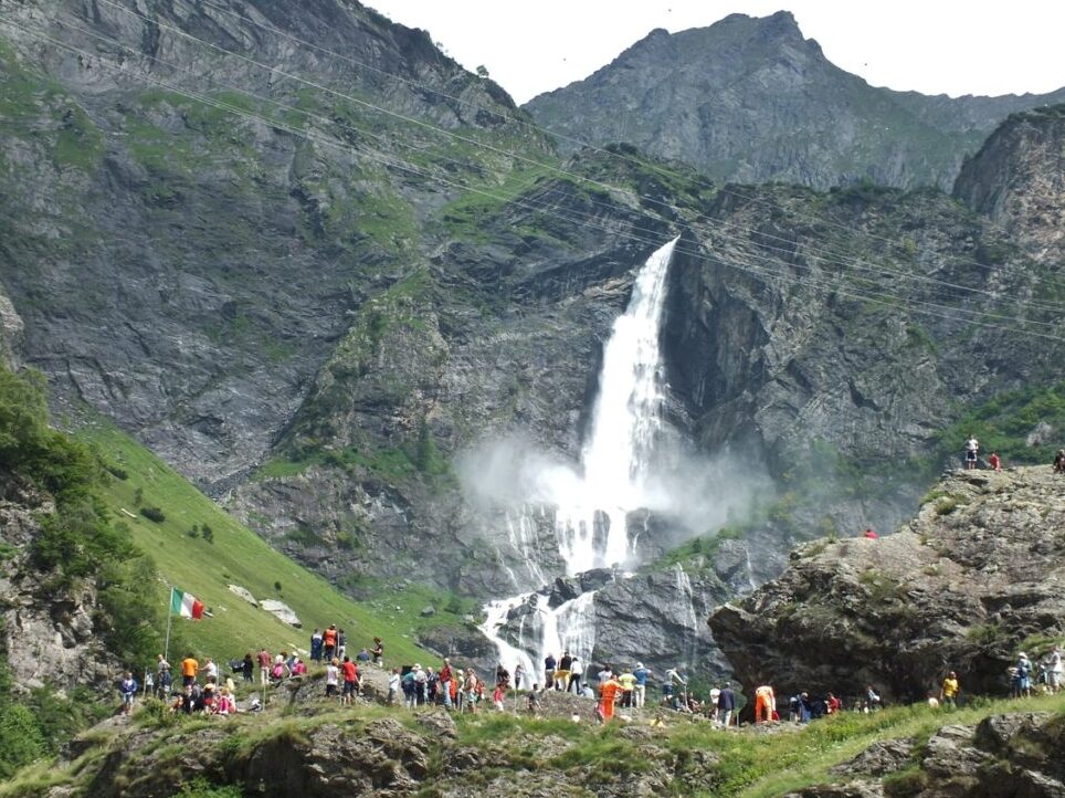 Cascate del Serio (auf Englisch die Serio-Wasserfälle) - Valbondione | Secret World Trip Planner