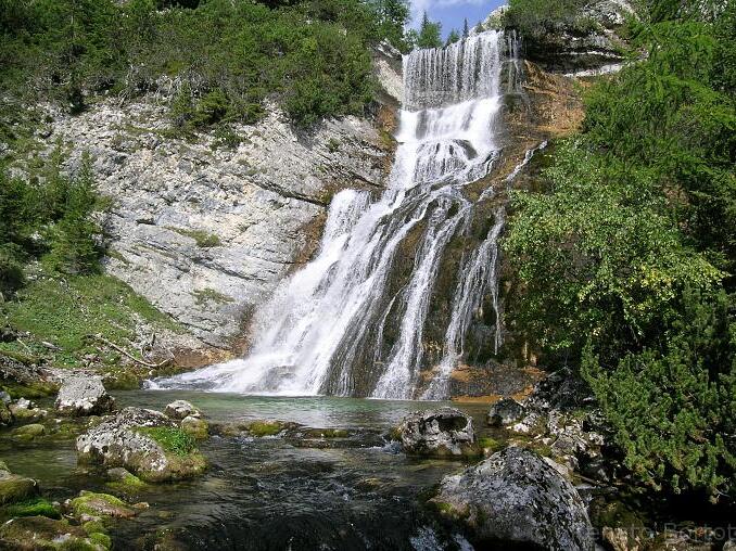 Cascate di Fanes | One of the most impressive waterfalls of Italy - Torrente Bòite | Secret World Trip Planner