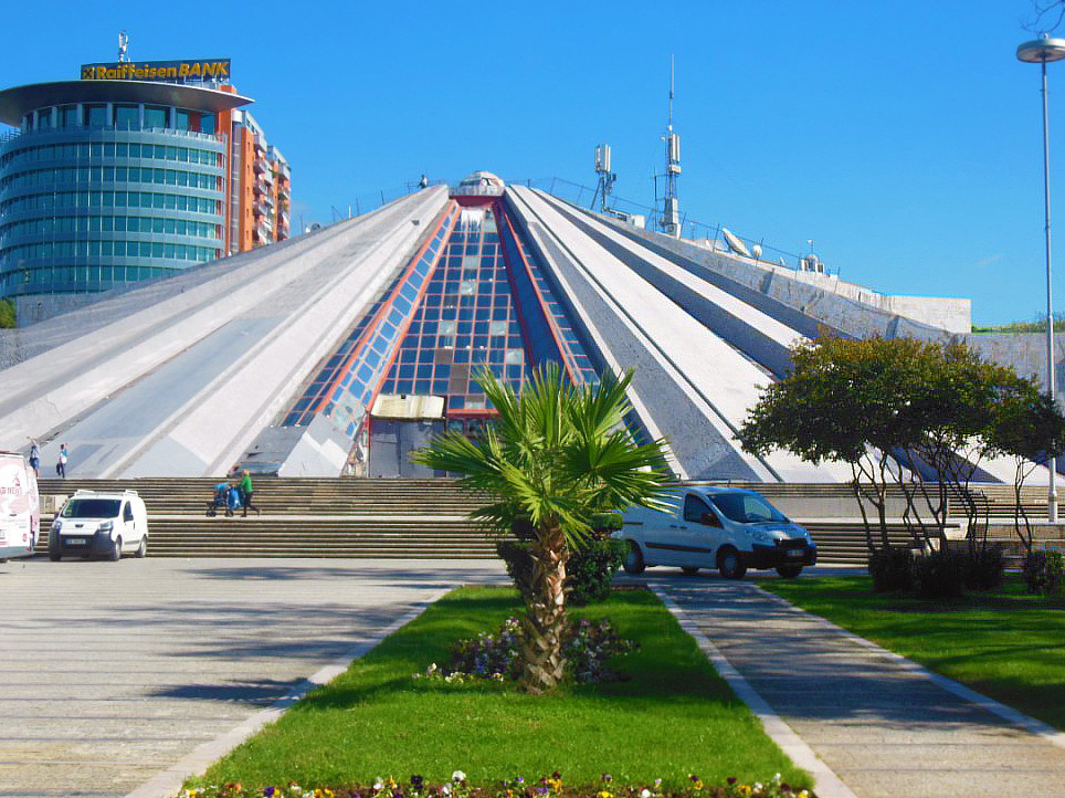 Die Pyramide von Tirana — Tirana