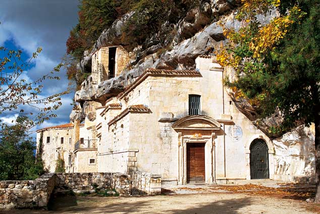 Pertapaan Santo Spirito a Majella - Roccamorice | Secret World Trip Planner