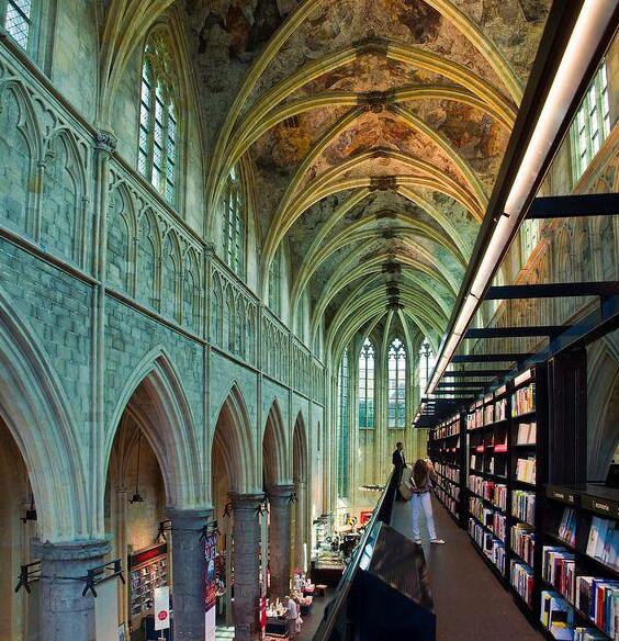 Maastricht: Selexyz Dominicans Buchhandlung — Maastricht