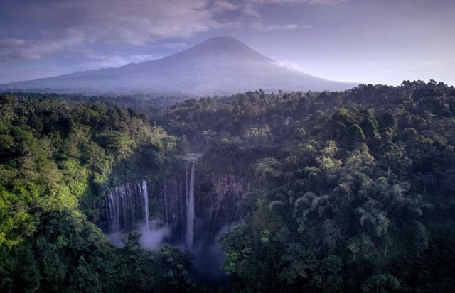 Kaskade in Tumpak Sewu — Kabupaten Lumajang