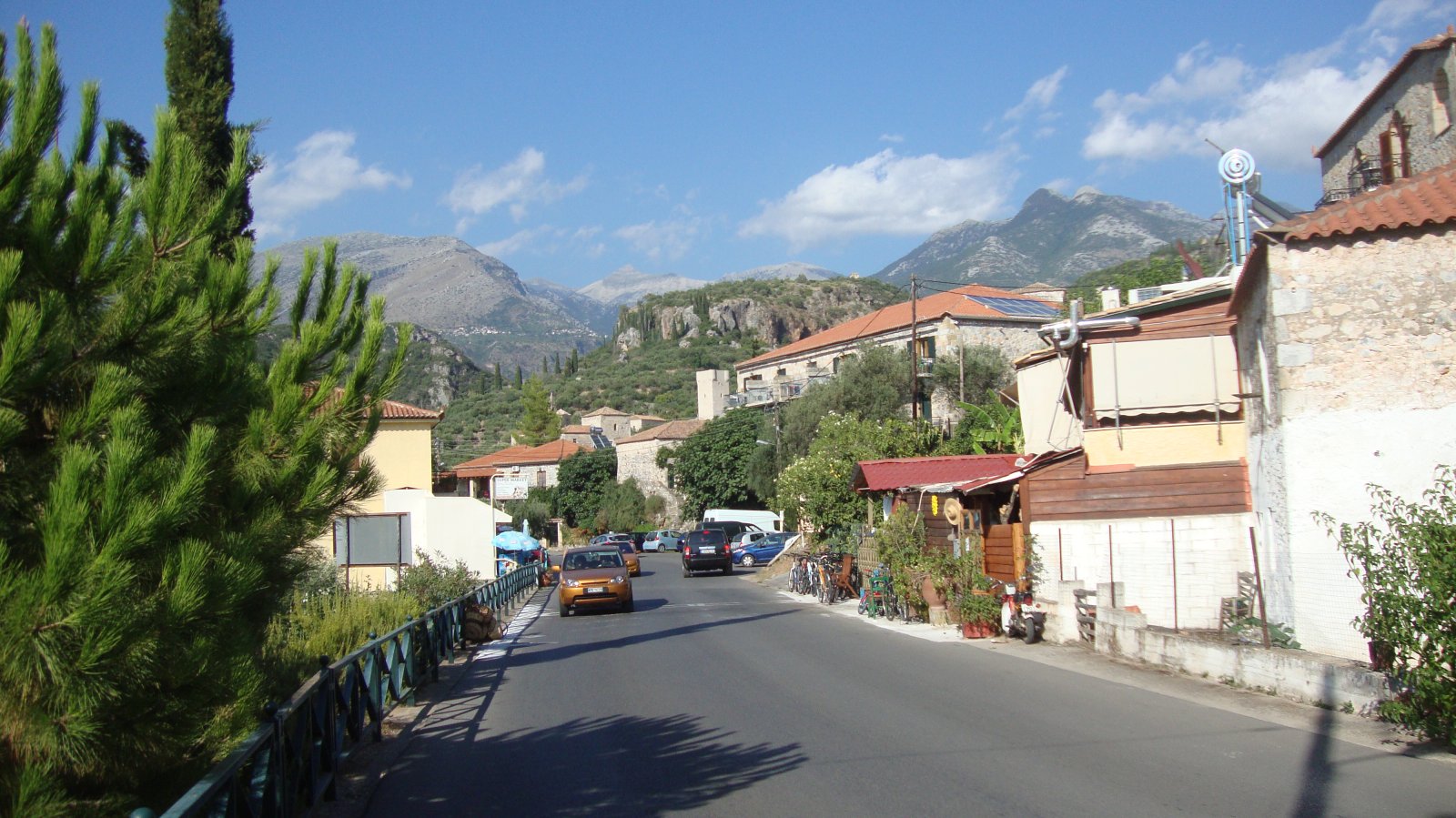 Kardamili ist ein wirklich schönes Dorf am Meer - Kardamyli | Secret World Trip Planner