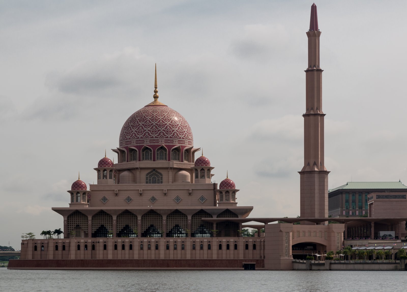 Die Putra-Moschee - Geheime Welt - Putrajaya | Secret World Trip Planner