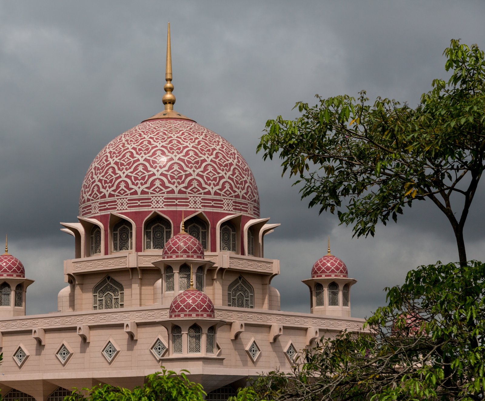 Die Putra-Moschee - Geheime Welt - Putrajaya | Secret World Trip Planner