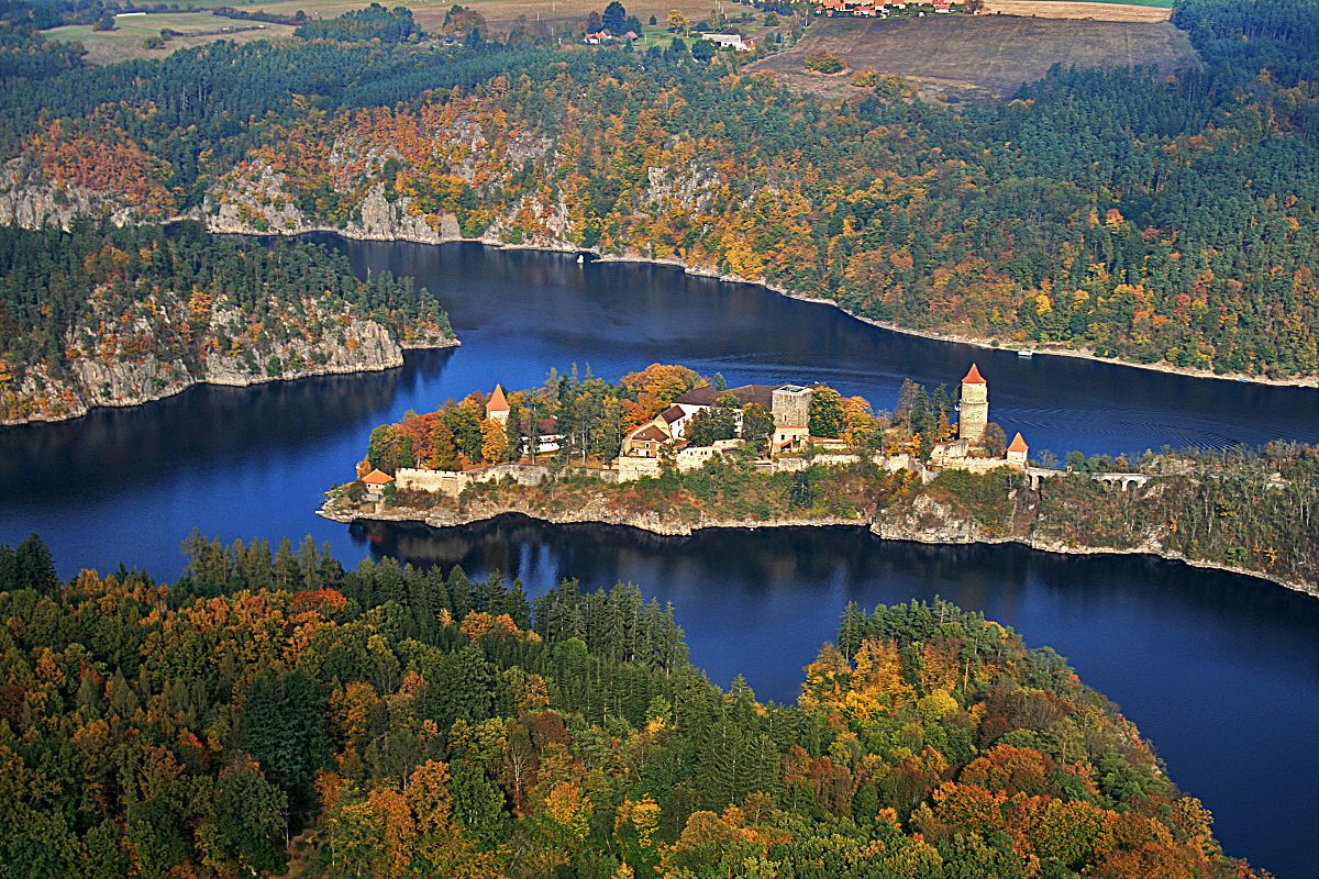 CASTELLO DELLA CAMPANA - Zvíkovské Podhradí | Secret World Trip Planner