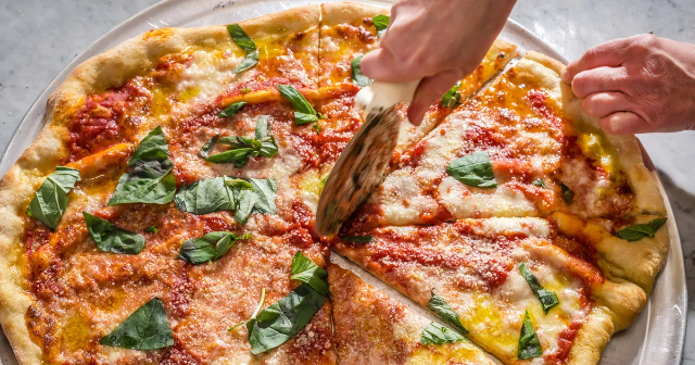 Assaporare la fetta: Di Fara, il gioiello familiare della scena della pizza a NYC - Brooklyn | Secret World Trip Planner
